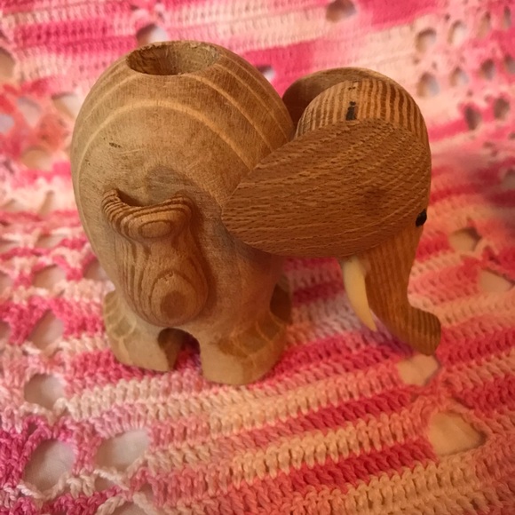 Hand crafted wooden elephant tooth pick holder Papel - Picture 2 of 8